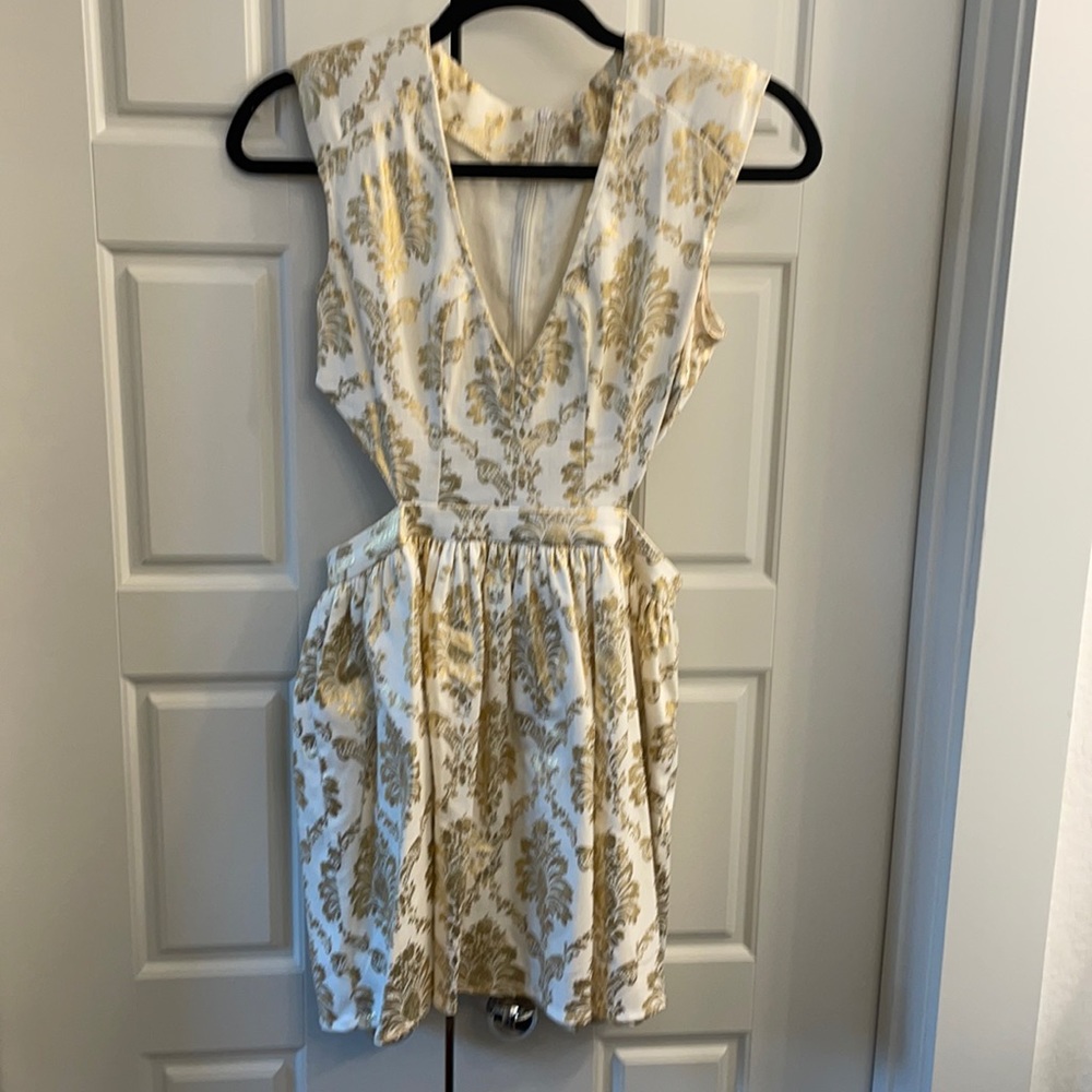 Fun cut out dress - white with gold